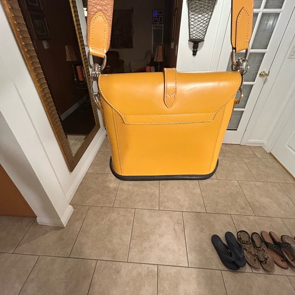 Vintage Dooney & Bourke Parasole Flap Mustard Leather Shoulder Bag - Picture 7 of 16